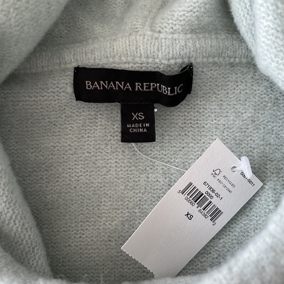 Banana Republic sweater - Picture 2 of 3